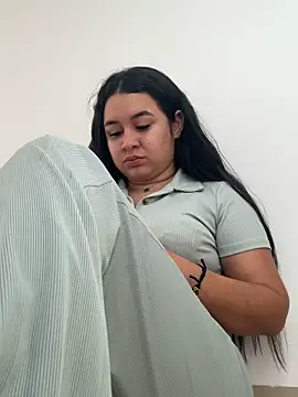 Pretty Isadora online show from 19, 4, 2026