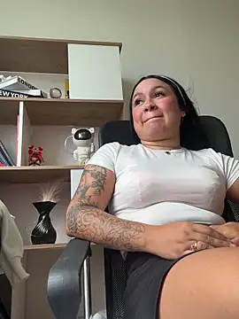 Pretty Isadora online show from 22, 2, 2026