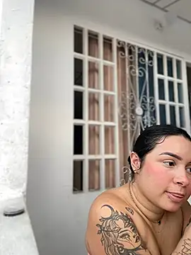 Pretty Isadora online show from 1, 3, 2025