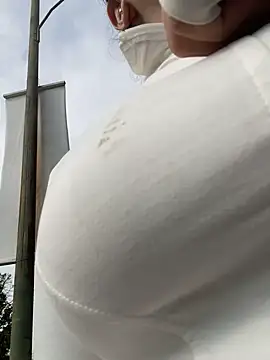 Pretty Isadora online show from 5, 2, 2026