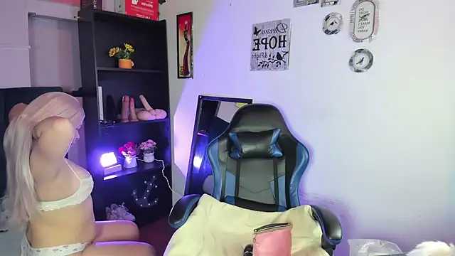 Snapshot of Amy_hoy69 chatting on 9, 10, 2025 Amy hoy69 online show from 9, 10, 2025