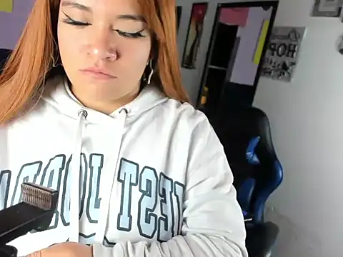 Snapshot of Amy_hoy69 chatting on 11, 9, 2025 Amy hoy69 online show from 11, 9, 2025