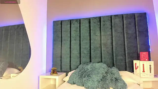 IsabellaGrey19 online show from 14, 1, 2026