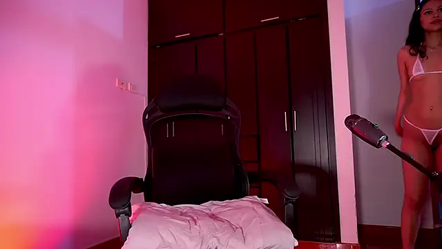 petitevictoria online show from 5, 4, 2026