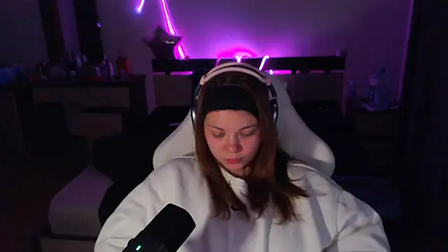 helengilmor online show from 13, 12, 2025