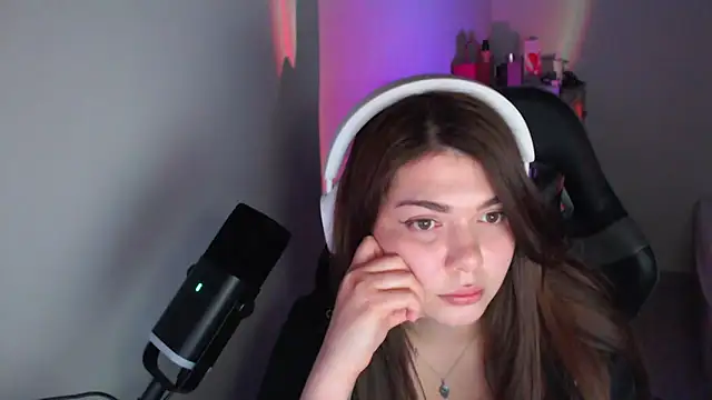 helengilmor online show from 7, 4, 2026