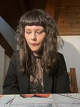 OniricFemme online show from 5, 3, 2025