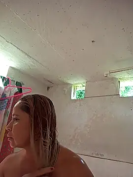 Snapshot of natally_ross21 chatting on 21, 10, 2025 natally ross21 online show from 21, 10, 2025