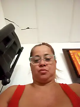 Snapshot of natally_ross21 chatting on 9, 10, 2025 natally ross21 online show from 9, 10, 2025