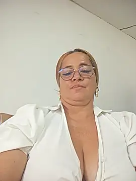 Snapshot of natally_ross21 chatting on 25, 10, 2025 natally ross21 online show from 25, 10, 2025