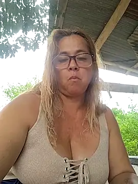 Snapshot of natally_ross21 chatting on 4, 5, 2026 natally ross21 online show from 4, 5, 2026