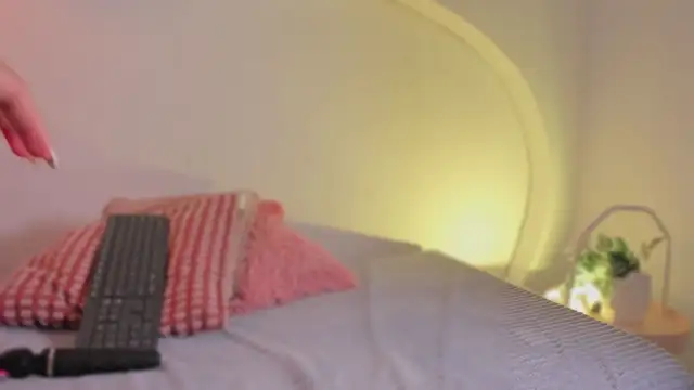 katiepeach  online show from 24, 3, 2026