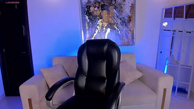 SamanthaKlein  online show from 8, 2, 2025