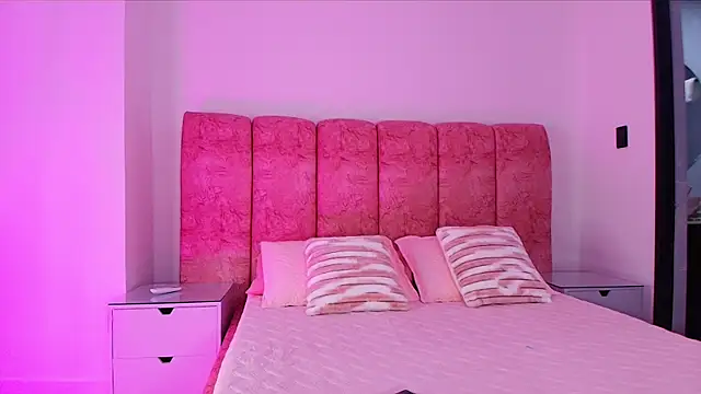 Snapshot of kendal_rossi chatting on 18, 11, 2025 kendal rossi online show from 18, 11, 2025