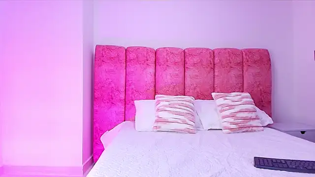 Snapshot of kendal_rossi chatting on 6, 11, 2025 kendal rossi online show from 6, 11, 2025