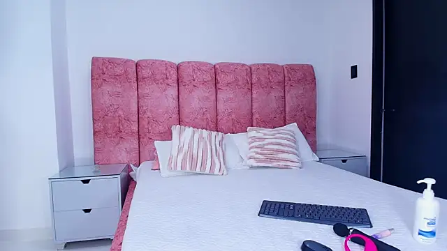 Snapshot of kendal_rossi chatting on 28, 11, 2025 kendal rossi online show from 28, 11, 2025