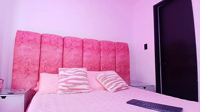 Snapshot of kendal_rossi chatting on 27, 11, 2025 kendal rossi online show from 27, 11, 2025