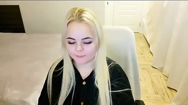 lovely-eyes online show from 23, 1, 2025
