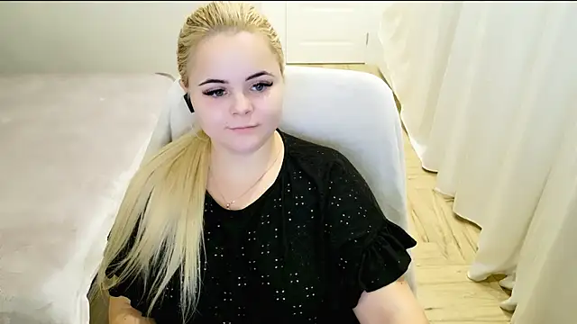 lovely-eyes online show from 30, 1, 2025