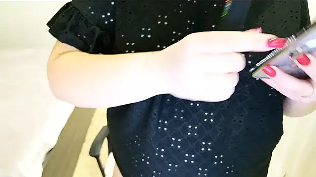 lovely-eyes online show from 2, 2, 2025