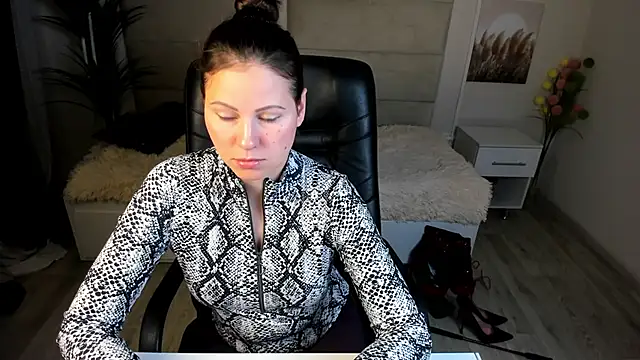 Dana  dom online show from 2, 2, 2025