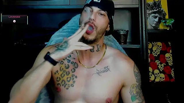 Snapshot of RickG_Oficial chatting on 24, 11, 2025 RickG Oficial online show from 24, 11, 2025