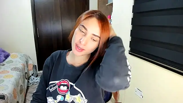 Snapshot of Amy_Walker chatting on 9, 10, 2025 Amy Walker online show from 9, 10, 2025