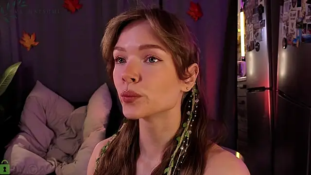 Eva Natsumi online show from 3, 11, 2025