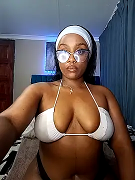 Snapshot of Queen-Chocolate chatting on 7, 11, 2025 Queen-Chocolate online show from 7, 11, 2025