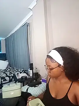 Queen-Chocolate online show from 5, 2, 2026