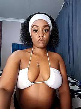 Snapshot of Queen-Chocolate chatting on 2, 11, 2025 Queen-Chocolate online show from 2, 11, 2025