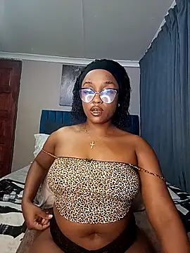 Snapshot of Queen-Chocolate chatting on 5, 11, 2025 Queen-Chocolate online show from 5, 11, 2025