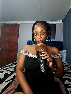 Snapshot of Queen-Chocolate chatting on 29, 10, 2025 Queen-Chocolate online show from 29, 10, 2025