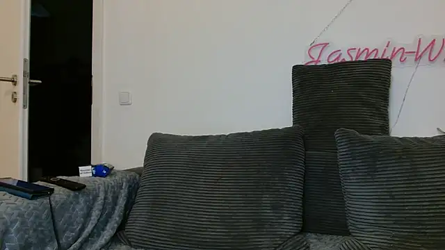Snapshot of Jasmin-White chatting on 18, 6, 2026 Jasmin-White online show from 18, 6, 2026
