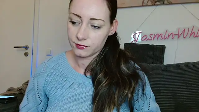 Snapshot of Jasmin-White chatting on 22, 4, 2026 Jasmin-White online show from 22, 4, 2026