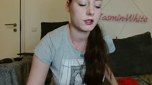 Snapshot of Jasmin-White chatting on 8, 5, 2026 Jasmin-White online show from 8, 5, 2026