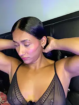 Snapshot of mailyreid chatting on 23, 10, 2025 mailyreid online show from 23, 10, 2025