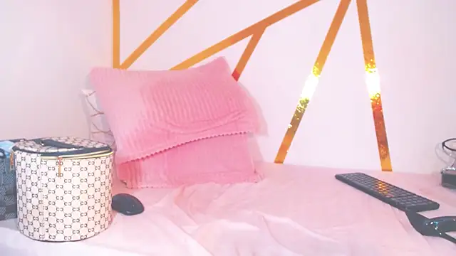 Snapshot of ScarletAbril chatting on 13, 11, 2025 ScarletAbril online show from 13, 11, 2025