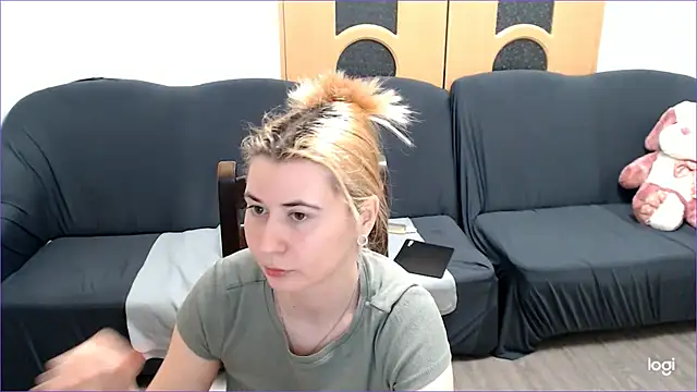 VioletaFlower7 online show from 15, 3, 2025