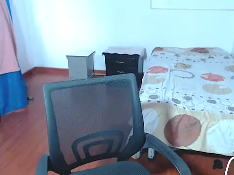 Snapshot of home_vlak chatting on 21, 10, 2025 home vlak online show from 21, 10, 2025