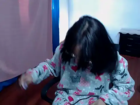 Snapshot of home_vlak chatting on 23, 11, 2025 home vlak online show from 23, 11, 2025