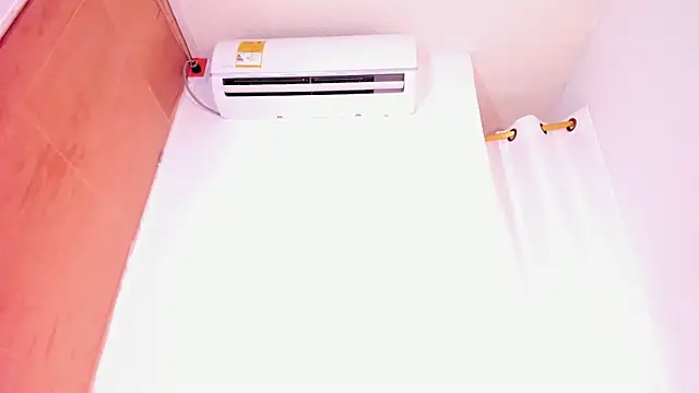 MiaKirshner online show from 13, 11, 2025