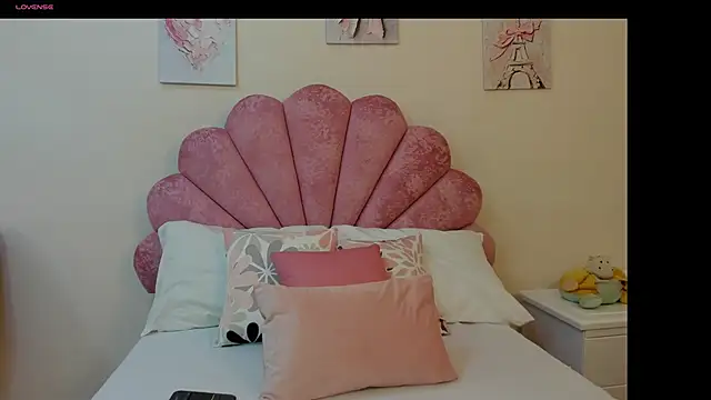Snapshot of MilaaAdams chatting on 28, 5, 2026 MilaaAdams online show from 28, 5, 2026