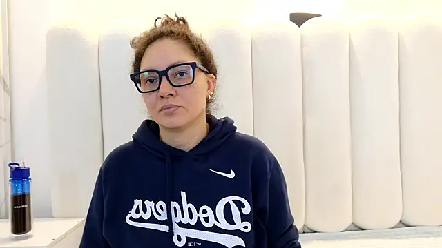 Juliabadlee online show from 3, 2, 2026