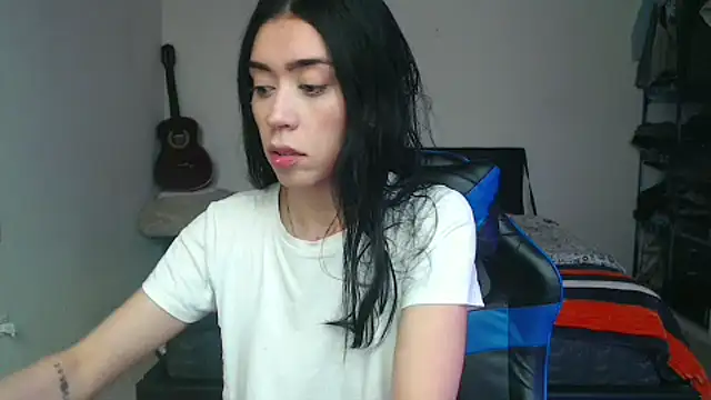 Snapshot of Julieta_De_Los_Angeles chatting on 14, 10, 2025 Julieta De Los Angeles online show from 14, 10, 2025