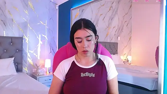 Snapshot of Julieta_De_Los_Angeles chatting on 11, 3, 2025 Julieta De Los Angeles online show from 11, 3, 2025