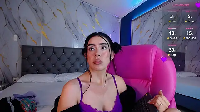 Snapshot of Julieta_De_Los_Angeles chatting on 28, 1, 2025 Julieta De Los Angeles online show from 28, 1, 2025