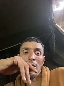 Snapshot of broklinguga chatting on 12, 11, 2025 broklinguga online show from 12, 11, 2025