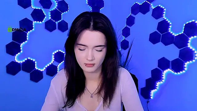 liana kisses online show from 14, 3, 2026