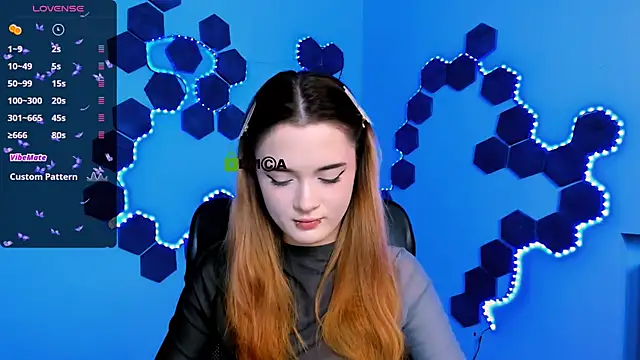 liana kisses online show from 4, 12, 2025